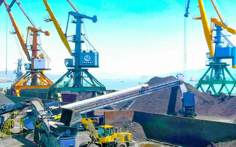 径向摆动伸缩堆高机